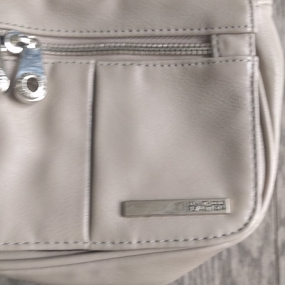 Mini bag by Kenneth Cole reaction 🌼 - Picture 4 of 8